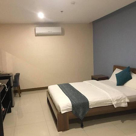 Ybc Grand Hotel Olongapo Ngoại thất bức ảnh