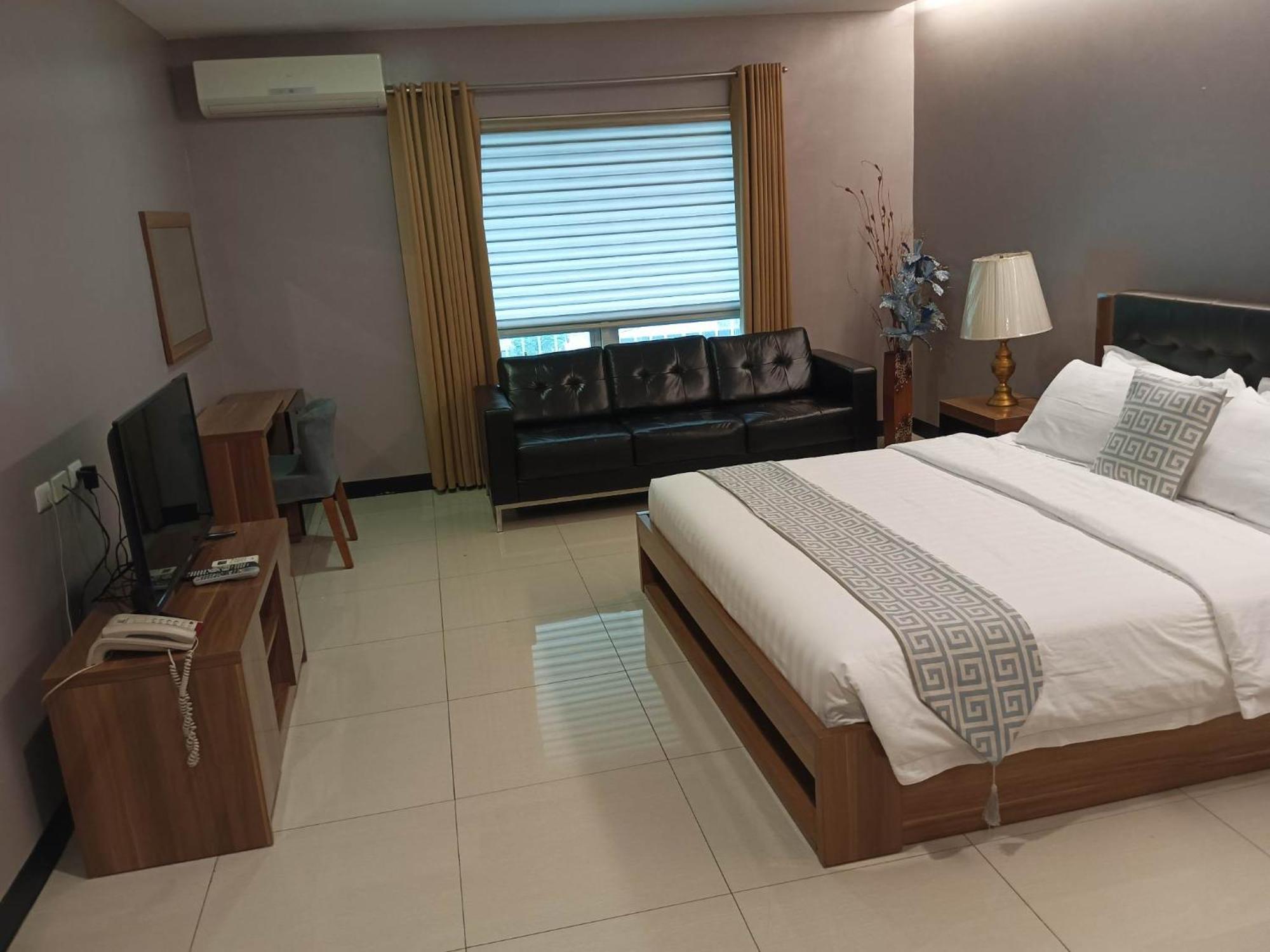 Ybc Grand Hotel Olongapo Phòng bức ảnh