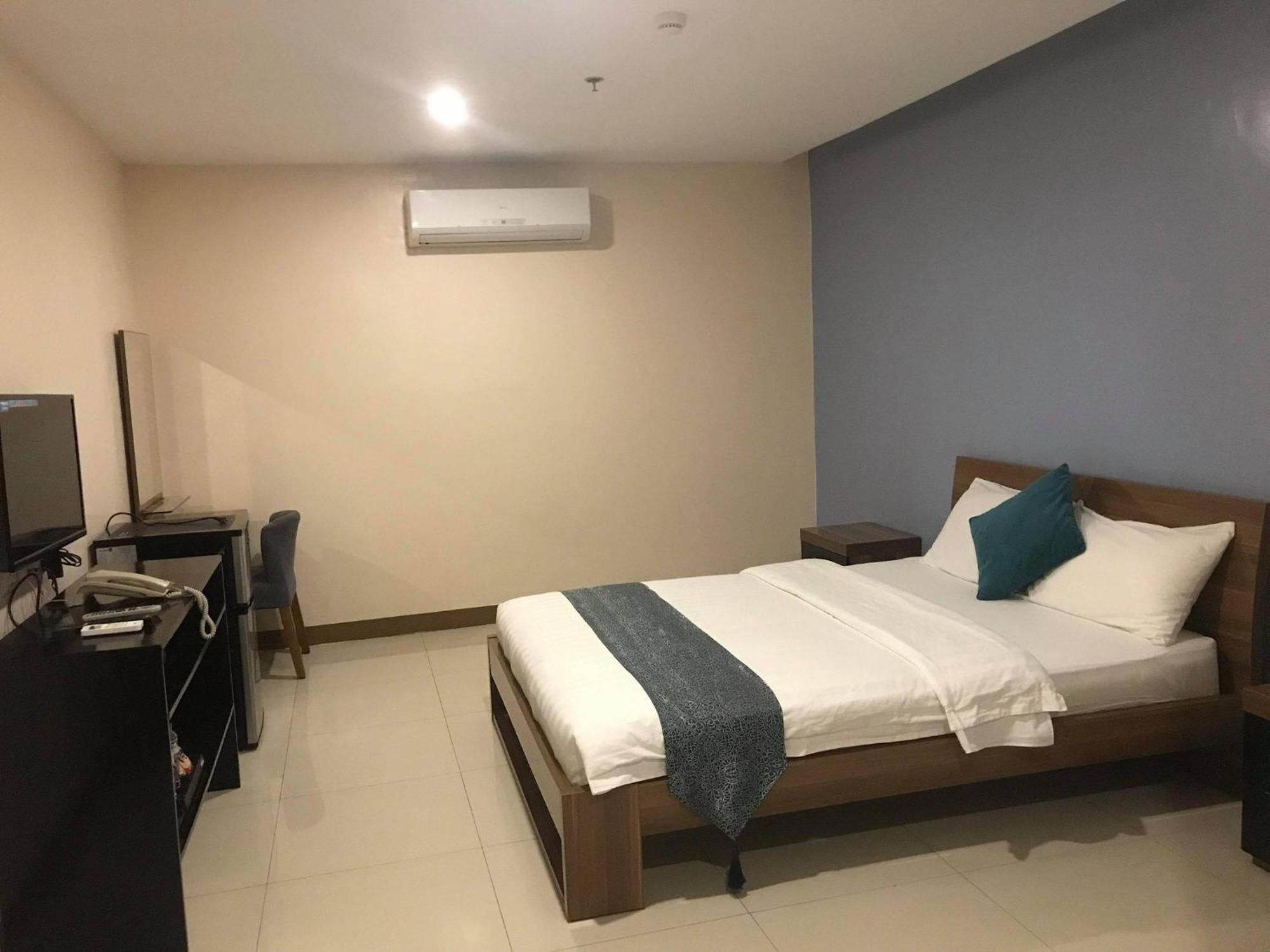 Ybc Grand Hotel Olongapo Ngoại thất bức ảnh